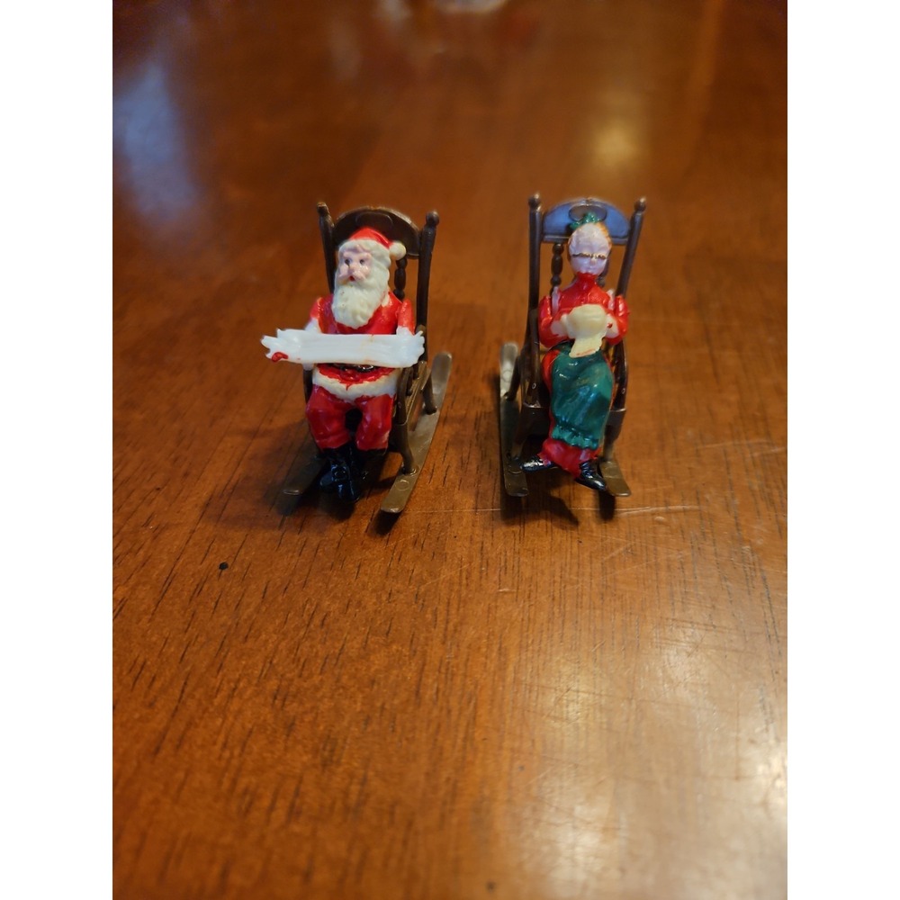 Vintage Miniature Santa & Mrs Claus Rocking Chairs Knitting/Hong Kong/#A409